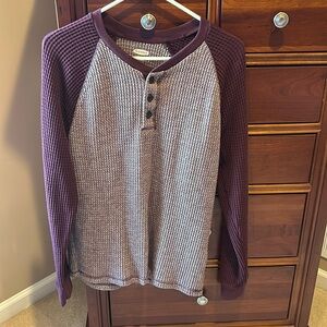 Old Navy men’s waffle weave long sleeve shirt, garnet, cream, size medium